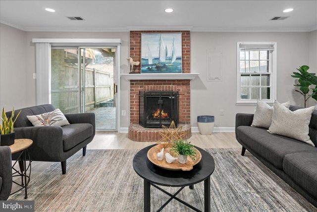 2872 SUTTON OAKS LN, Vienna, VA 22181