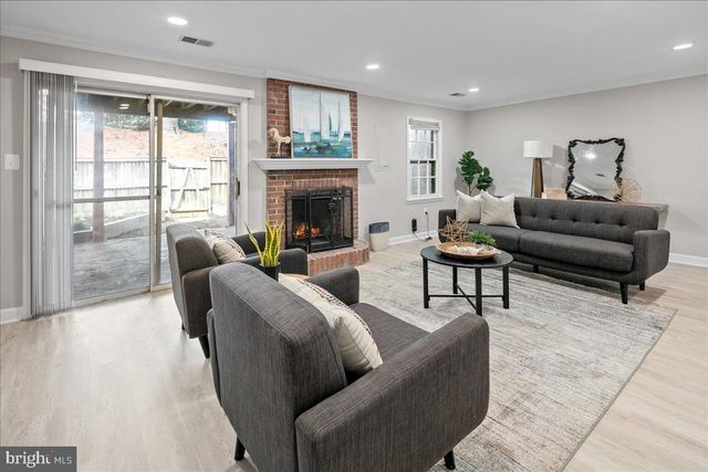 2872 SUTTON OAKS LN, Vienna, VA 22181