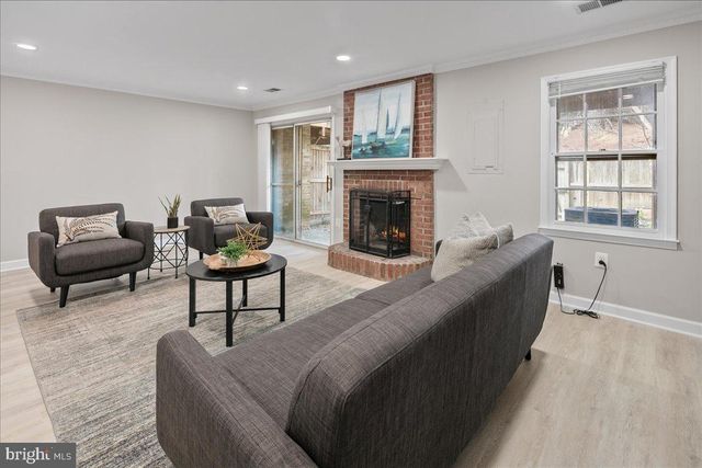 2872 SUTTON OAKS LN, Vienna, VA 22181