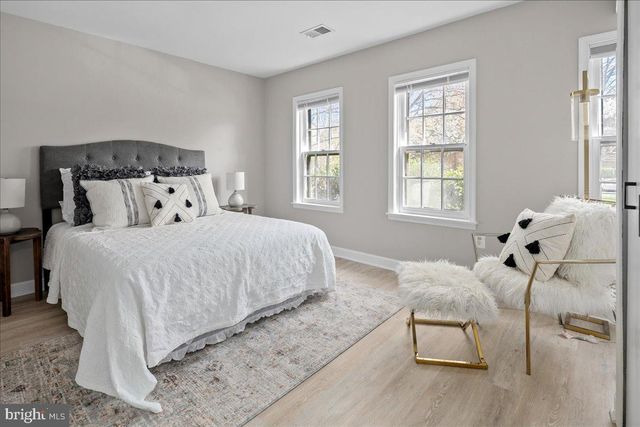 2872 SUTTON OAKS LN, Vienna, VA 22181