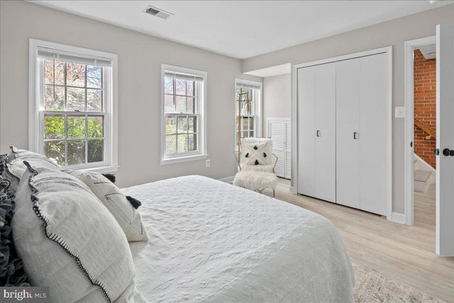 2872 SUTTON OAKS LN, Vienna, VA 22181