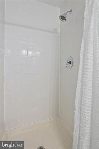 2872 SUTTON OAKS LN, Vienna, VA 22181