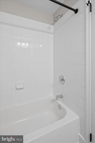 2872 SUTTON OAKS LN, Vienna, VA 22181