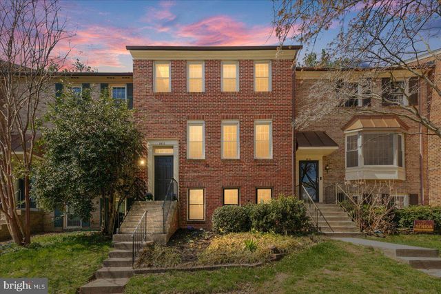 2872 SUTTON OAKS LN, Vienna, VA 22181