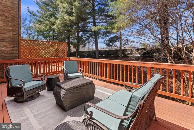 2872 SUTTON OAKS LN, Vienna, VA 22181