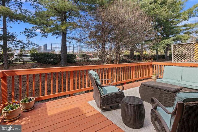 2872 SUTTON OAKS LN, Vienna, VA 22181