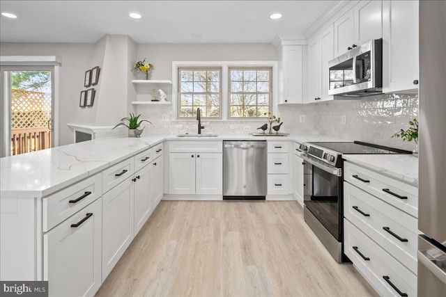 2872 SUTTON OAKS LN, Vienna, VA 22181