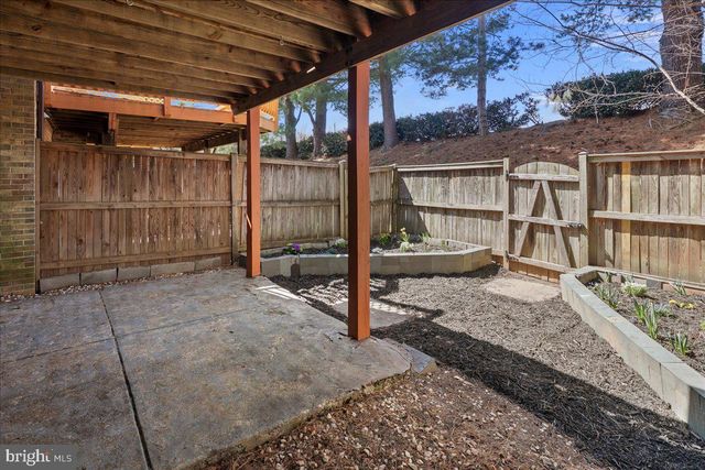 2872 SUTTON OAKS LN, Vienna, VA 22181