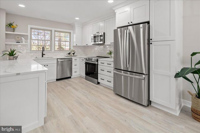 2872 SUTTON OAKS LN, Vienna, VA 22181