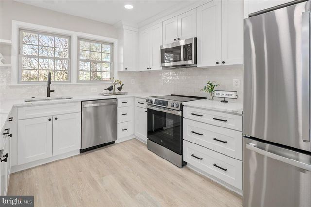 2872 SUTTON OAKS LN, Vienna, VA 22181