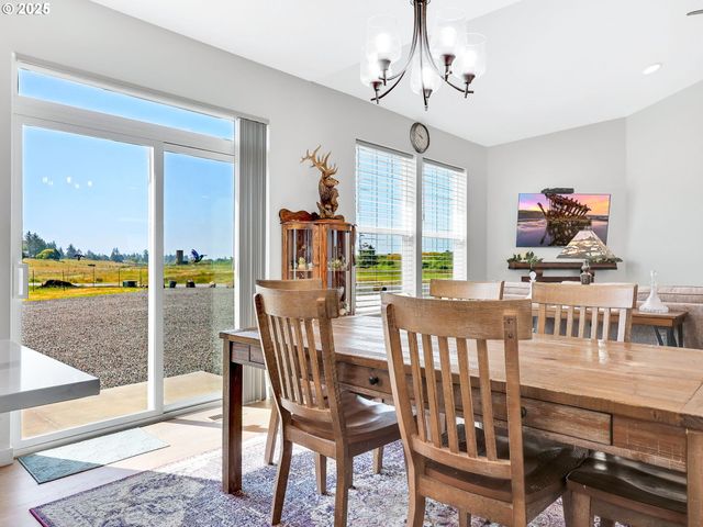 33455 BING Ln, Warrenton, OR 97146