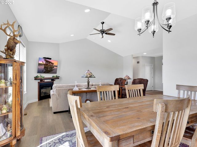 33455 BING Ln, Warrenton, OR 97146