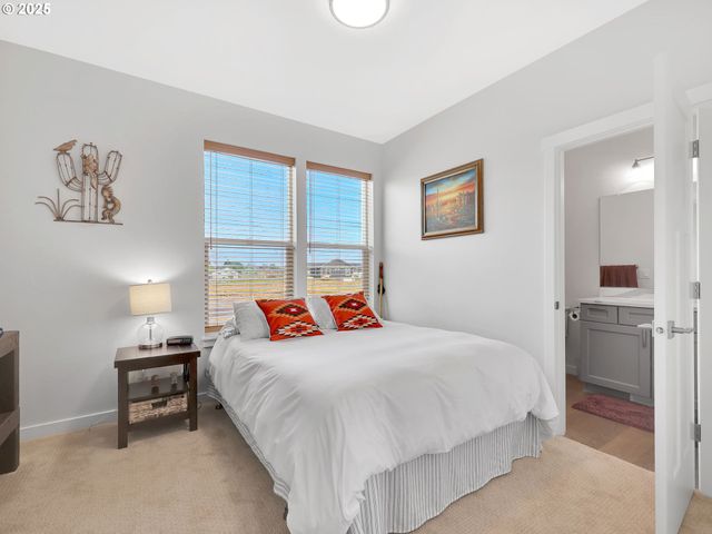 33455 BING Ln, Warrenton, OR 97146