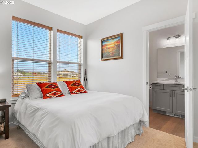 33455 BING Ln, Warrenton, OR 97146