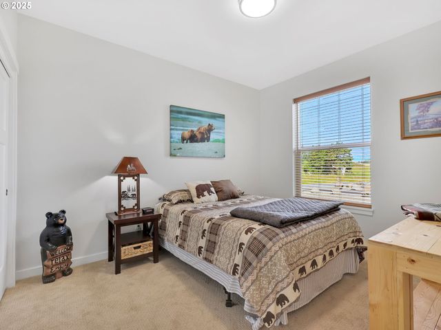 33455 BING Ln, Warrenton, OR 97146