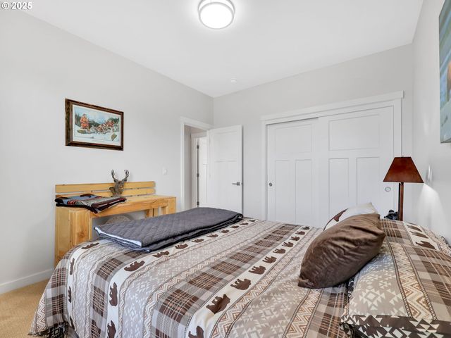 33455 BING Ln, Warrenton, OR 97146