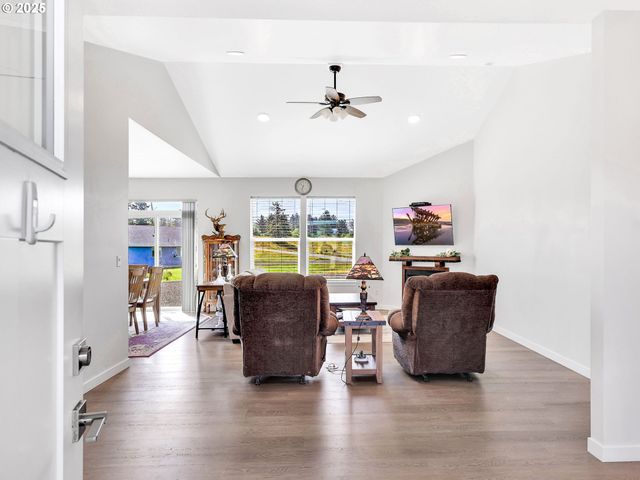 33455 BING Ln, Warrenton, OR 97146