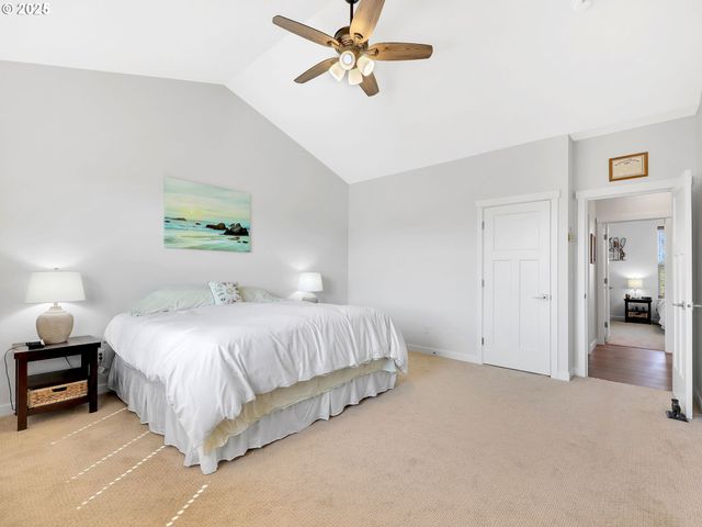 33455 BING Ln, Warrenton, OR 97146