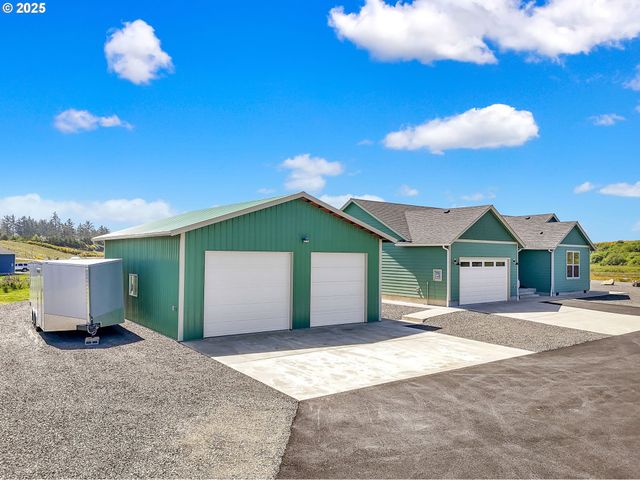 33455 BING Ln, Warrenton, OR 97146