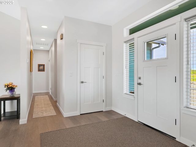 33455 BING Ln, Warrenton, OR 97146