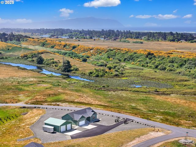 33455 BING Ln, Warrenton, OR 97146