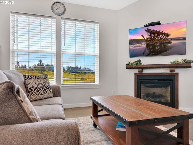 33455 BING Ln, Warrenton, OR 97146