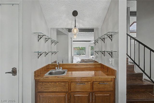 1884 Roxbury Lane, Las Vegas, NV 89119