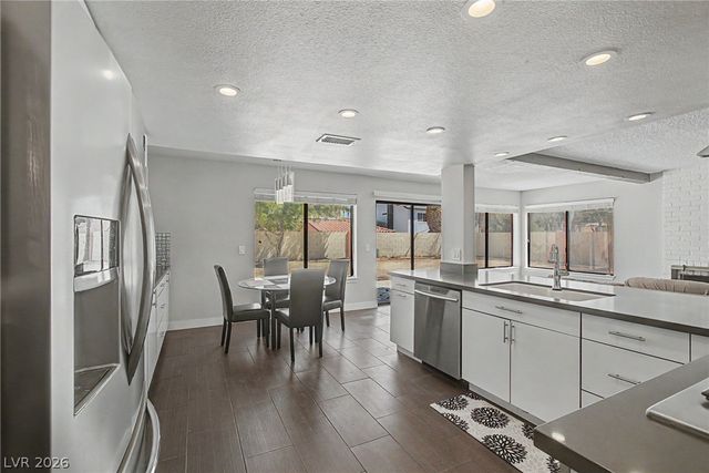 1884 Roxbury Lane, Las Vegas, NV 89119