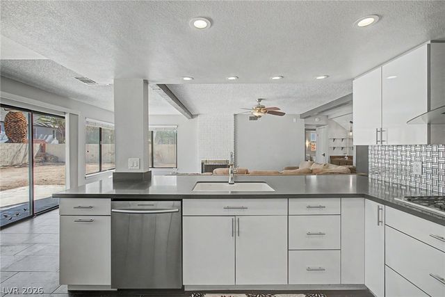 1884 Roxbury Lane, Las Vegas, NV 89119