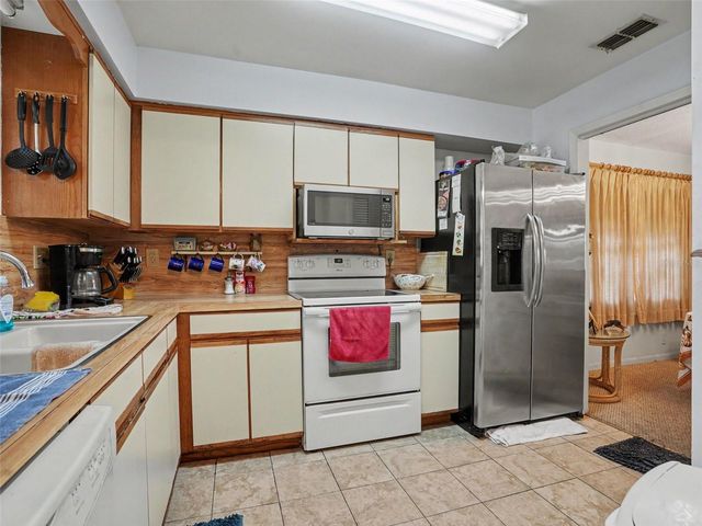 450 SANDESTIN DRIVE, Winter Haven, FL 33884