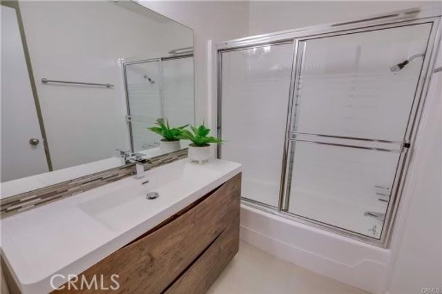 12720 Burbank 114, Valley Village, CA 91607