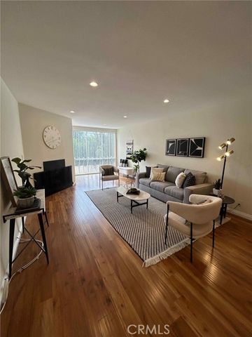 12720 Burbank 114, Valley Village, CA 91607