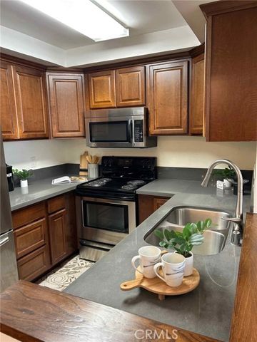 12720 Burbank 114, Valley Village, CA 91607