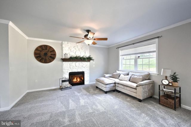 530 SILVER MAPLE CT, Mount Wolf, PA 17347