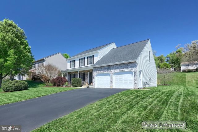 530 SILVER MAPLE CT, Mount Wolf, PA 17347