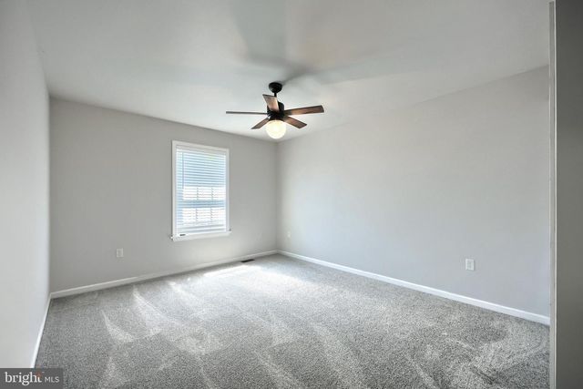 530 SILVER MAPLE CT, Mount Wolf, PA 17347
