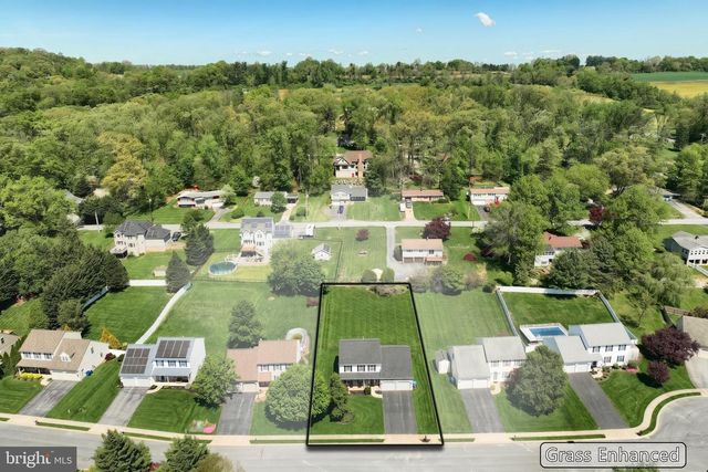 530 SILVER MAPLE CT, Mount Wolf, PA 17347