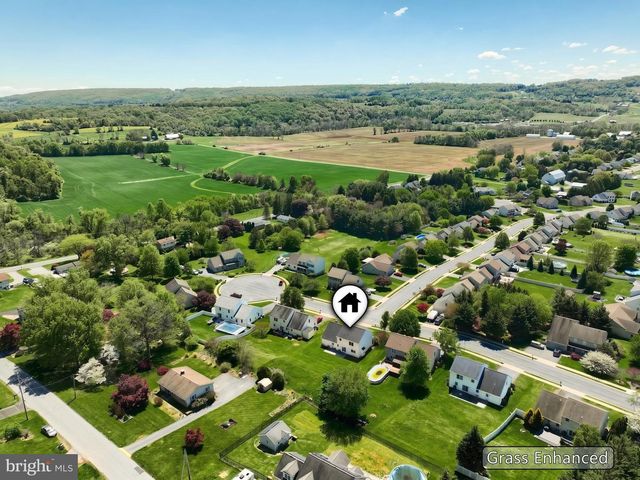 530 SILVER MAPLE CT, Mount Wolf, PA 17347
