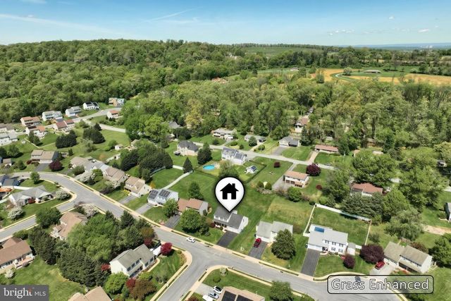 530 SILVER MAPLE CT, Mount Wolf, PA 17347