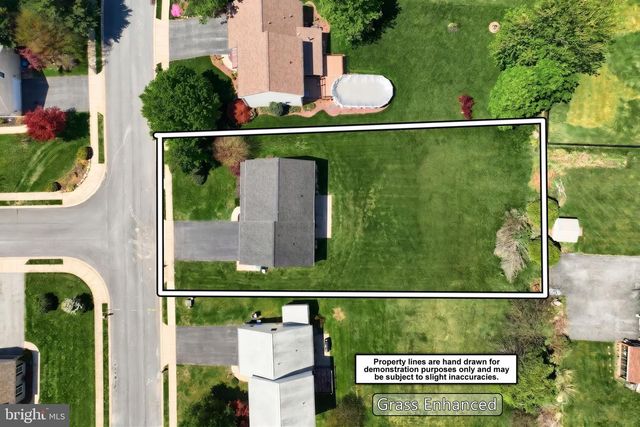 530 SILVER MAPLE CT, Mount Wolf, PA 17347