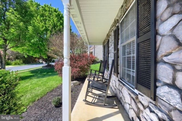 530 SILVER MAPLE CT, Mount Wolf, PA 17347