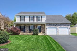 530 SILVER MAPLE CT, Mount Wolf, PA 17347