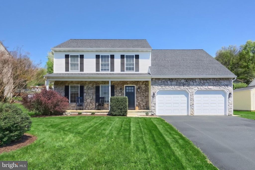 530 SILVER MAPLE CT, Mount Wolf, PA 17347