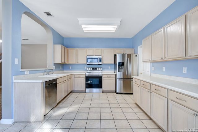 8615 Tioga, Helotes, TX 78023