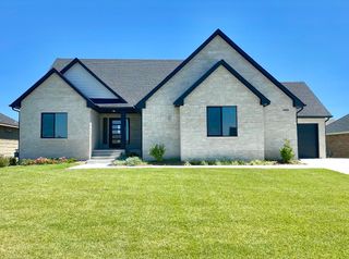 14104 E Willowgreen Ct, Wichita, KS 67230