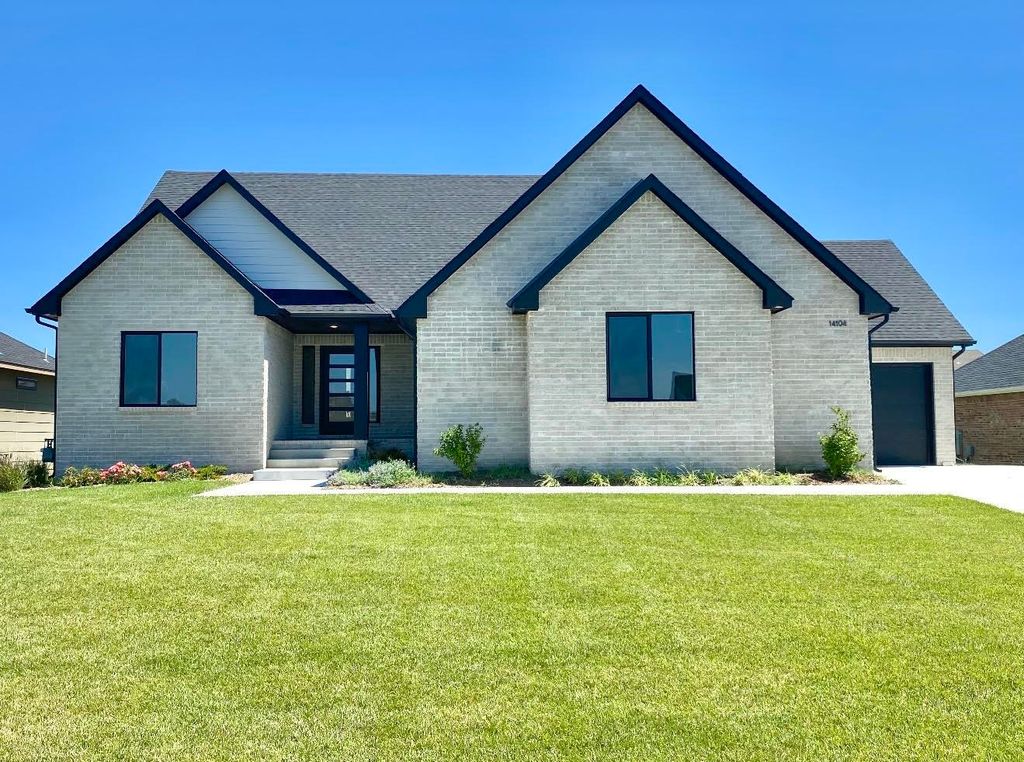 14104 E Willowgreen Ct, Wichita, KS 67230