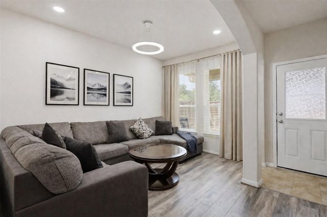 8806 Willow Wind Lane, Houston, TX 77083