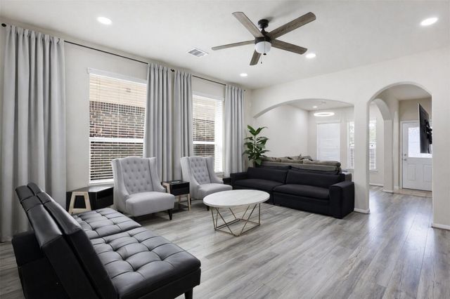 8806 Willow Wind Lane, Houston, TX 77083