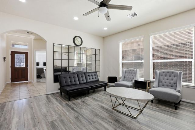 8806 Willow Wind Lane, Houston, TX 77083