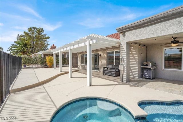 2900 Crown Ridge Drive, Las Vegas, NV 89134